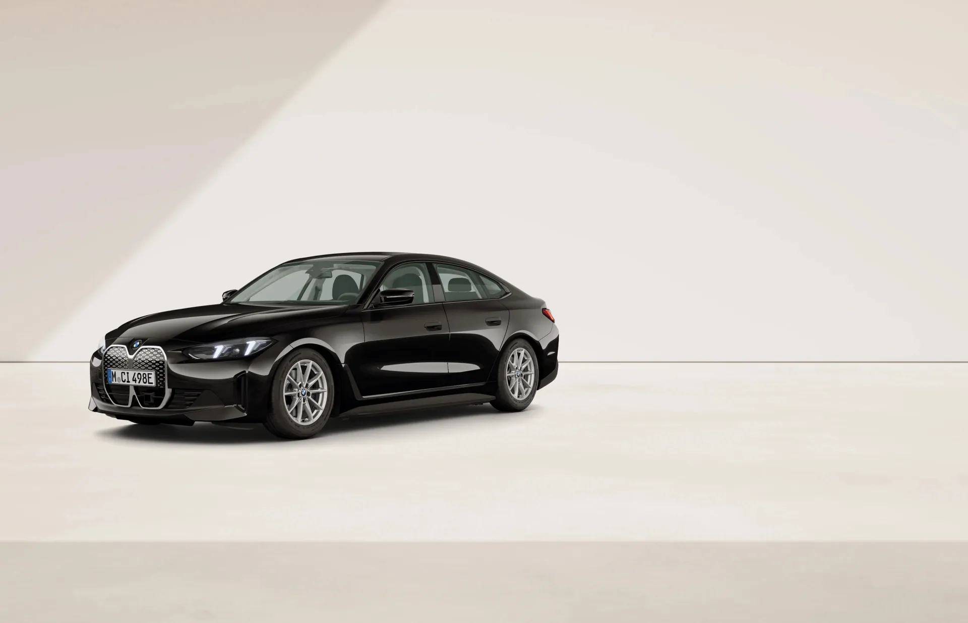 i4 Gran Coupé (G26), Sériové provedení, Metalický lak Black Sapphire, front