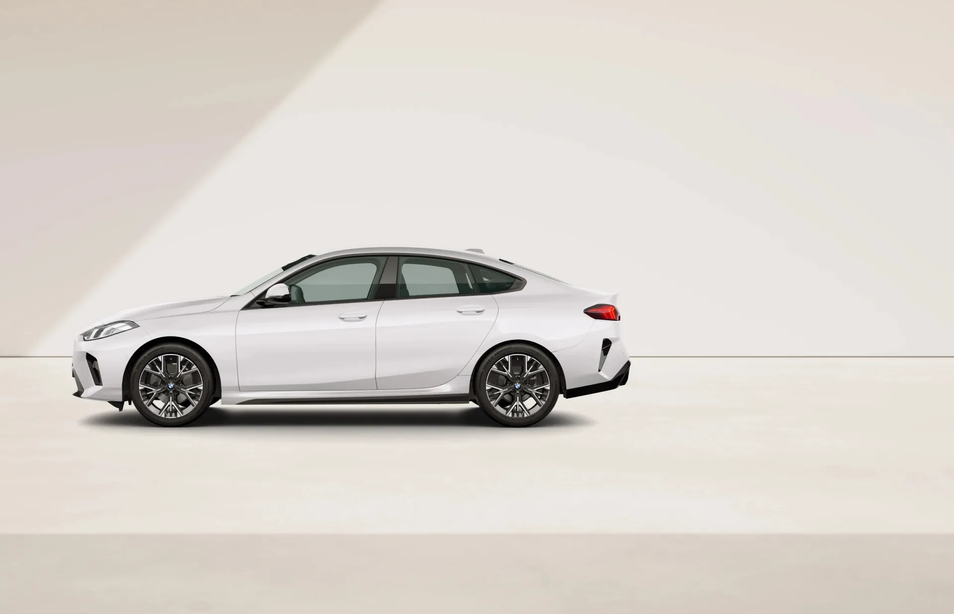 Řada 2 Gran Coupé (F74), M sportovní paket, BMW Individual lak na přání, side