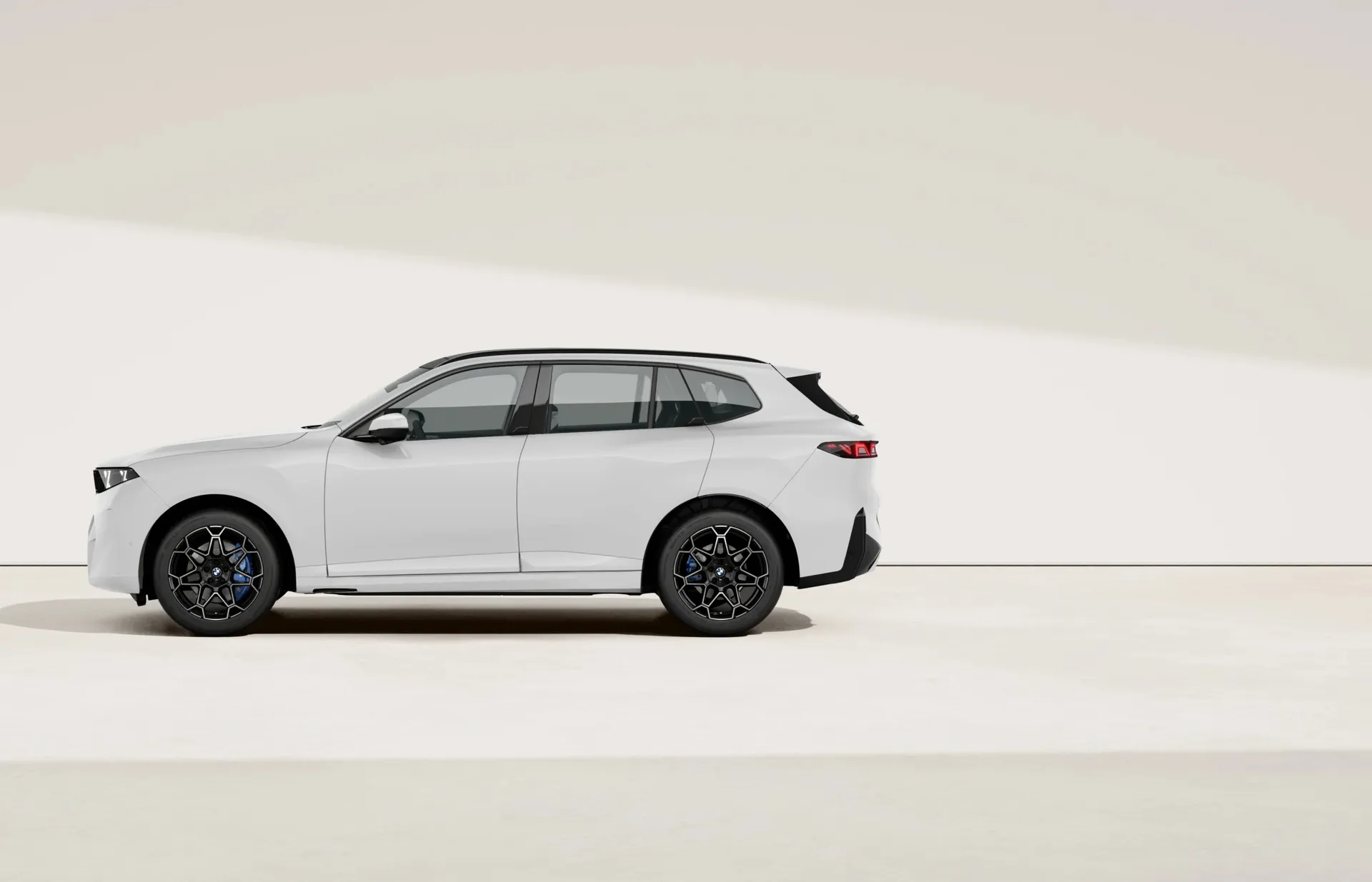 X5 (G65), M sportovní paket, Nemetalický lak Alpine White, side