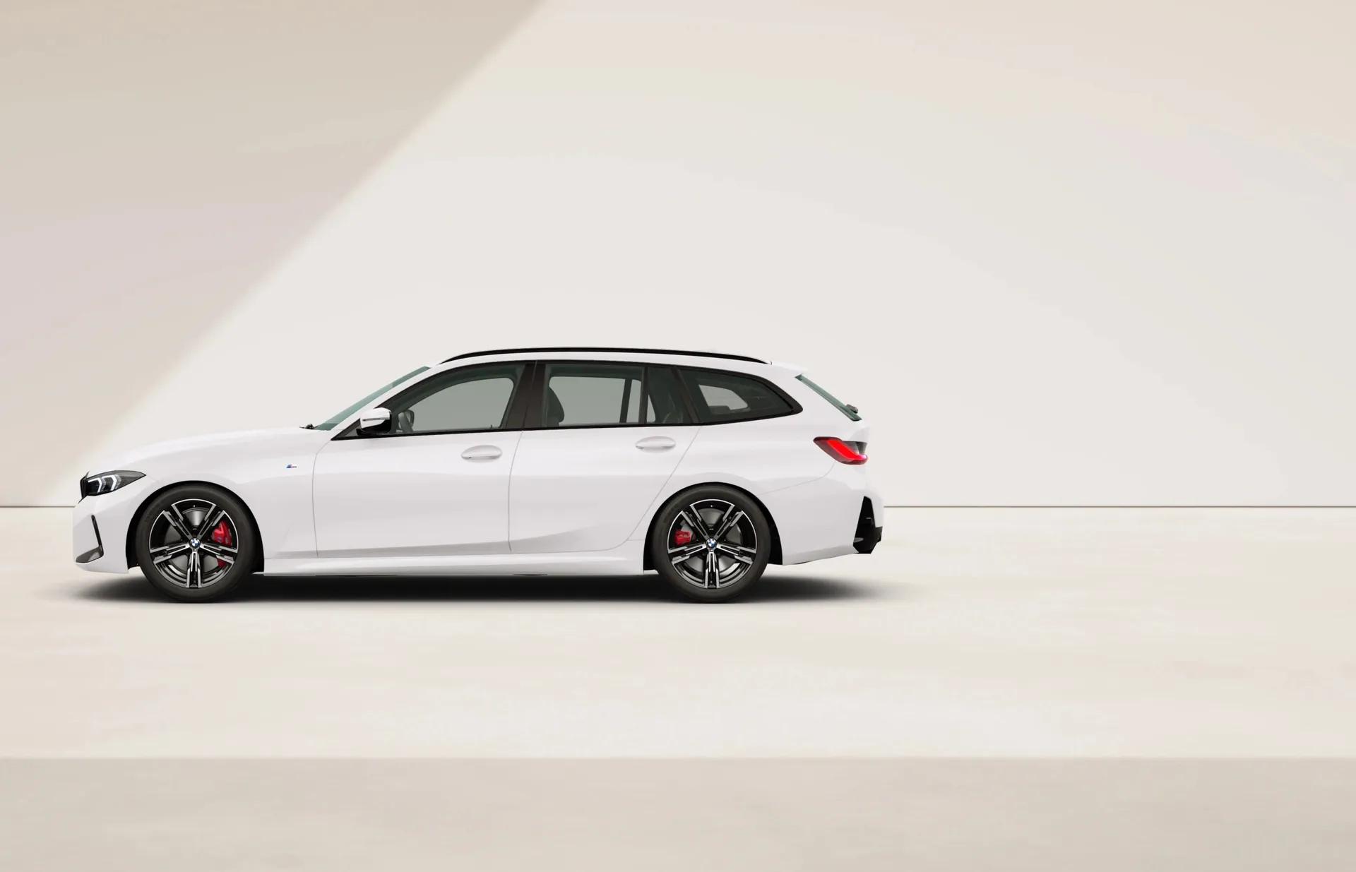 Řada 3 Touring (G21), M sportovní paket Pro, Nemetalický lak Alpine White, side