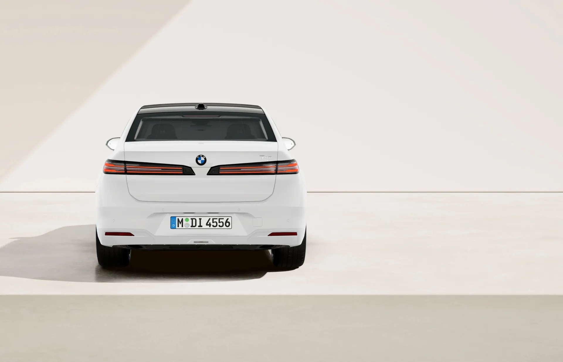 Řada 7 Sedan (G70), Sériové provedení, BMW Individual lak na přání, rear