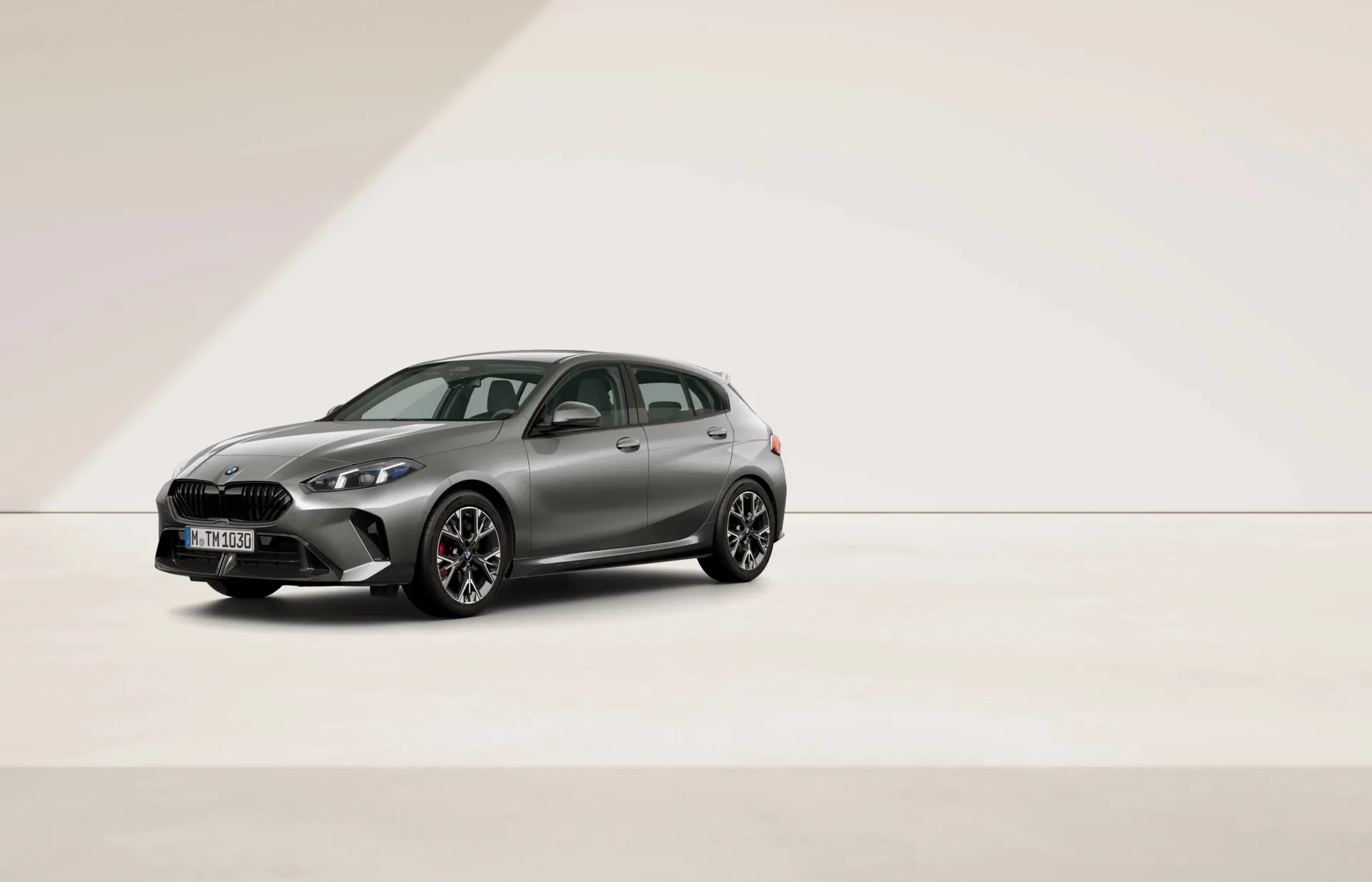Řada 1 (F70), M sportovní paket Pro, Metalický lak Skyscraper Grey, front