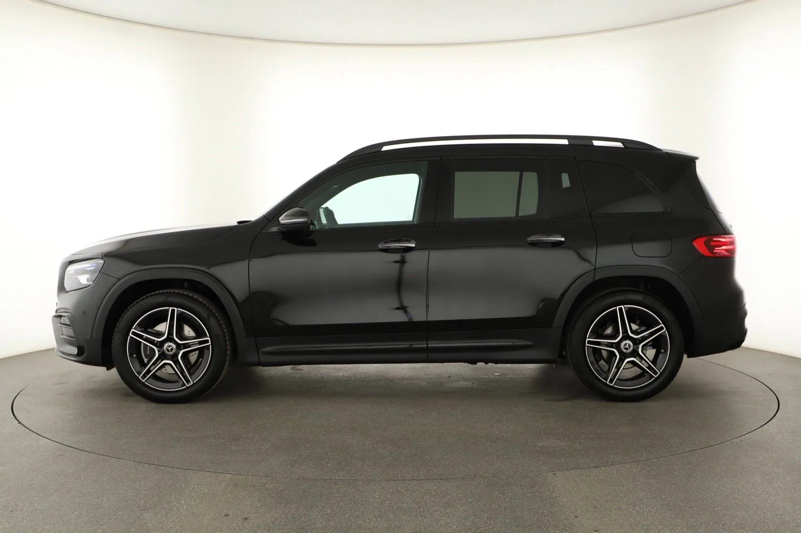 Mercedes-Benz GLB - fotografie 4