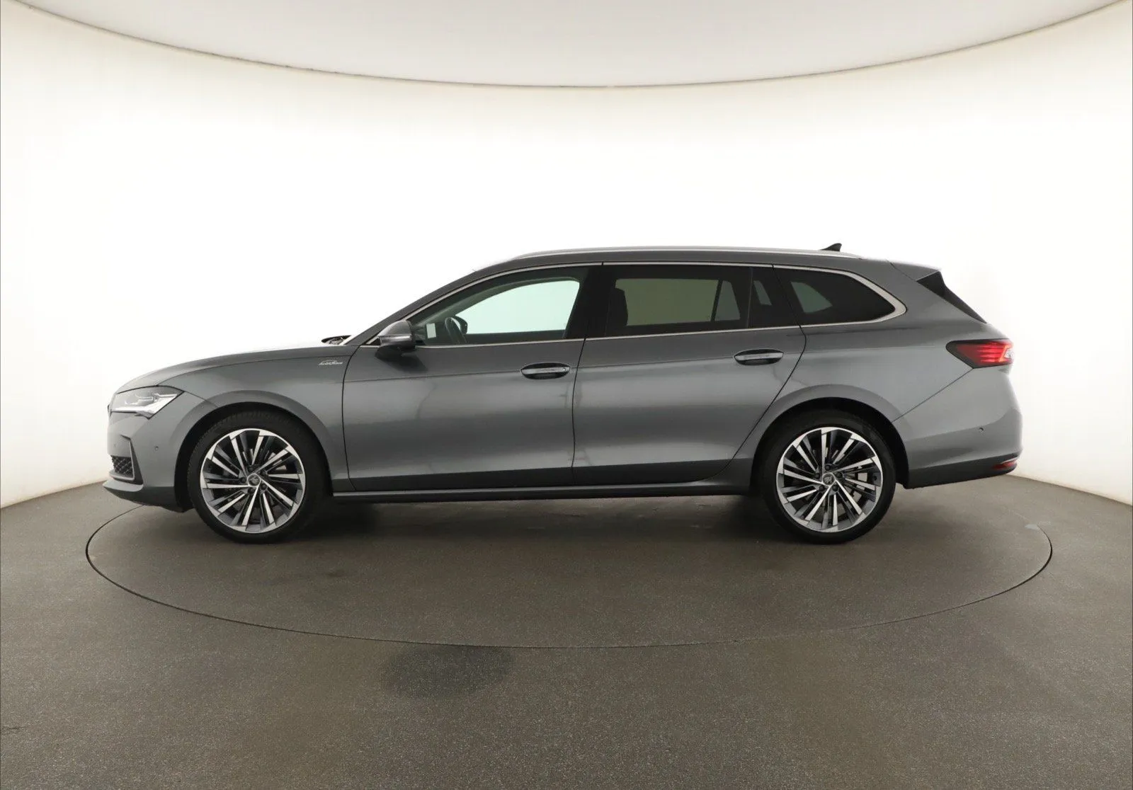 Škoda Superb - fotografie 4