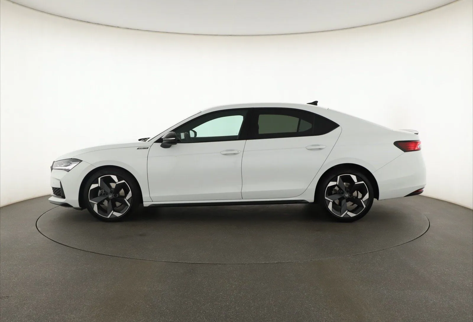 Škoda Superb - fotografie 4