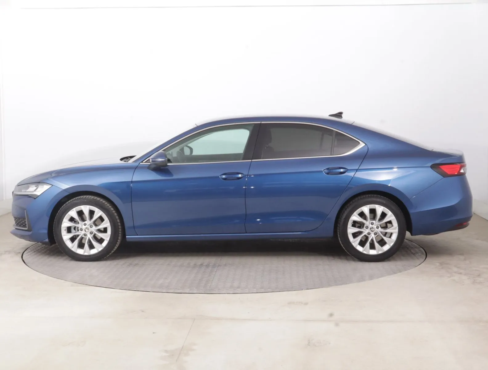 Škoda Superb - fotografie 4