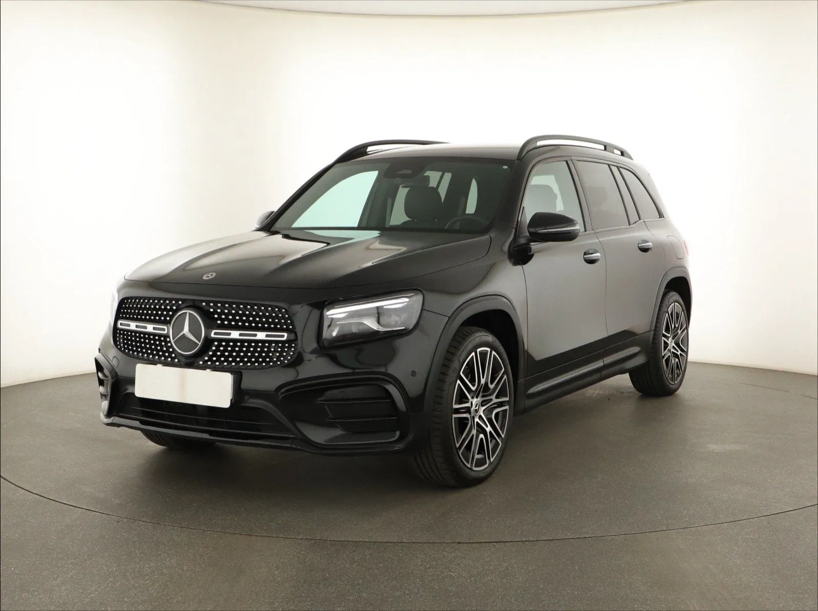 Mercedes-Benz GLB - fotografie 3