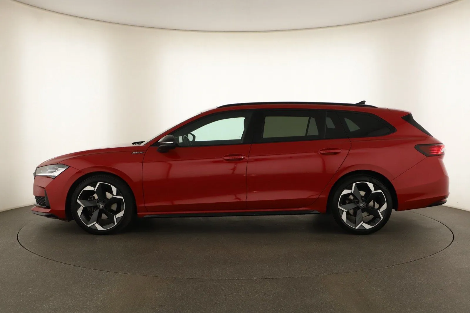 Škoda Superb - fotografie 4