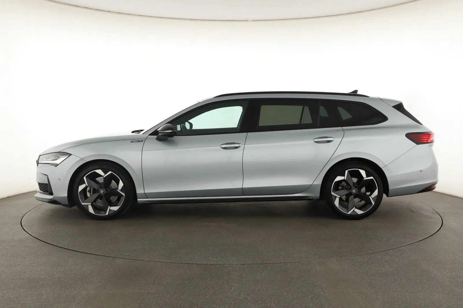 Škoda Superb - fotografie 4
