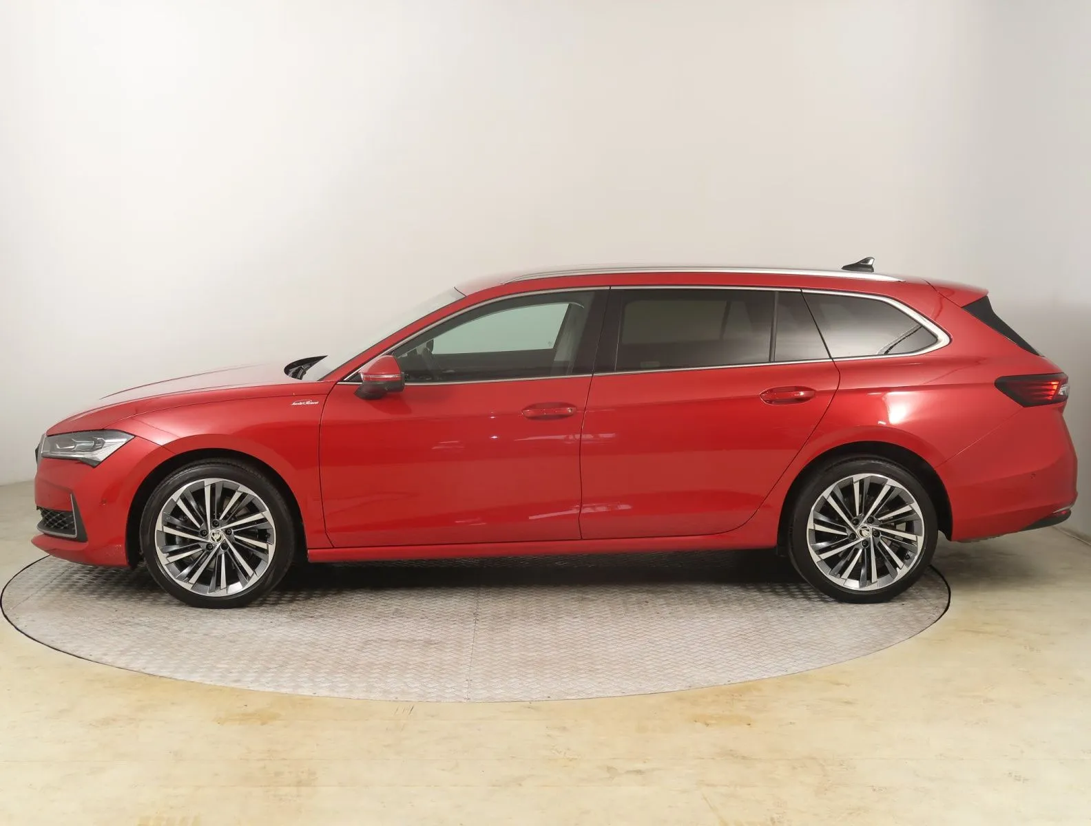 Škoda Superb - fotografie 4