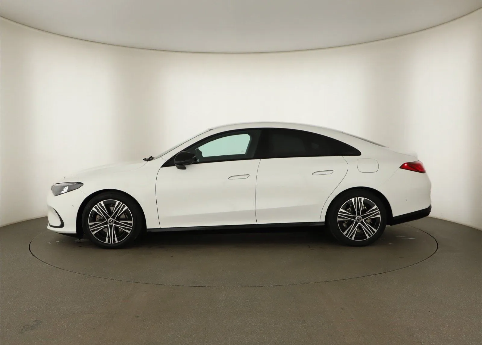 Mercedes-Benz CLA - fotografie 4