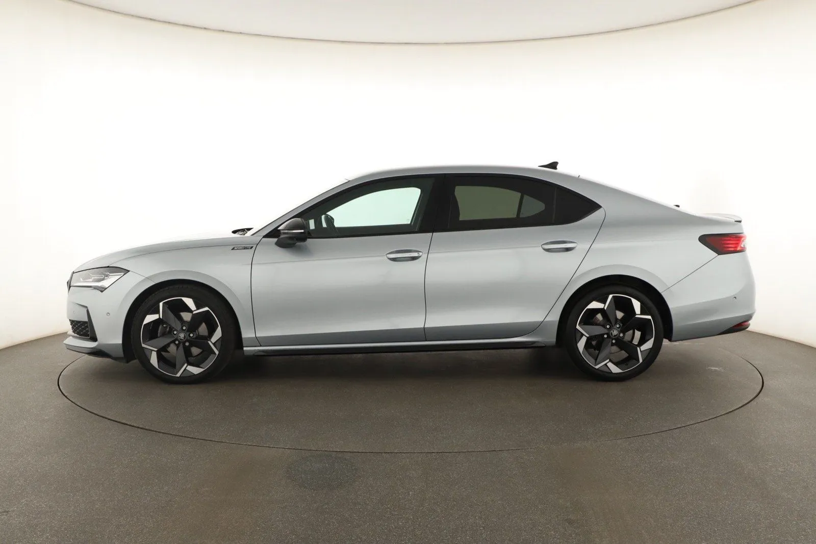 Škoda Superb - fotografie 4
