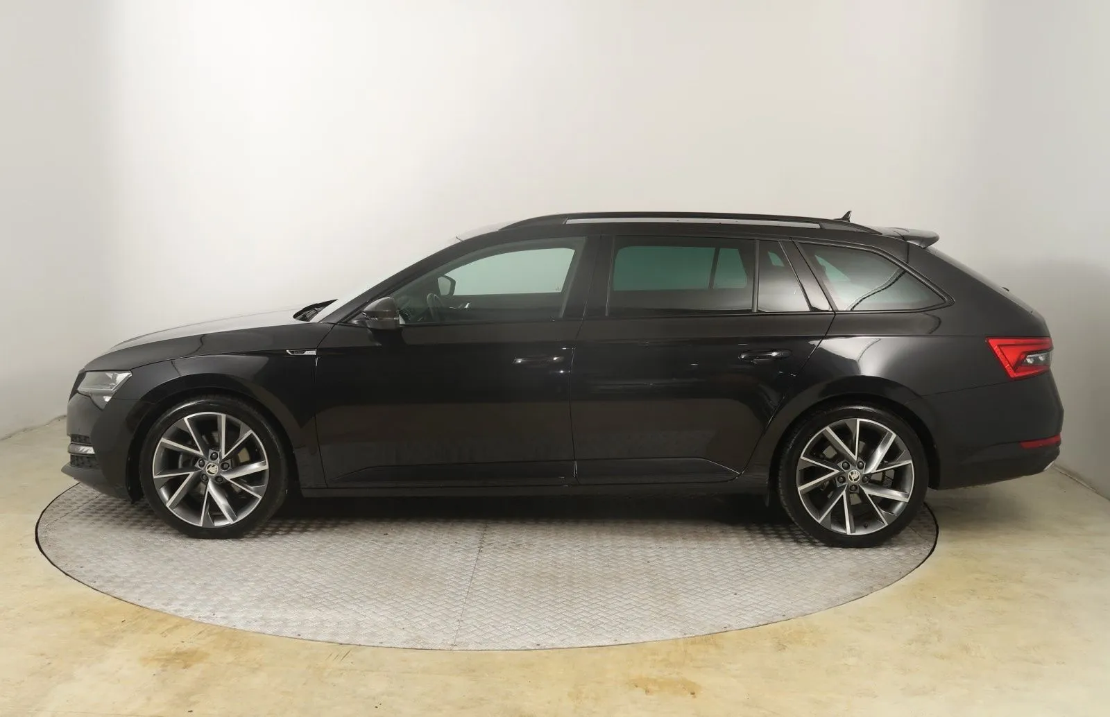 Škoda Superb - fotografie 4