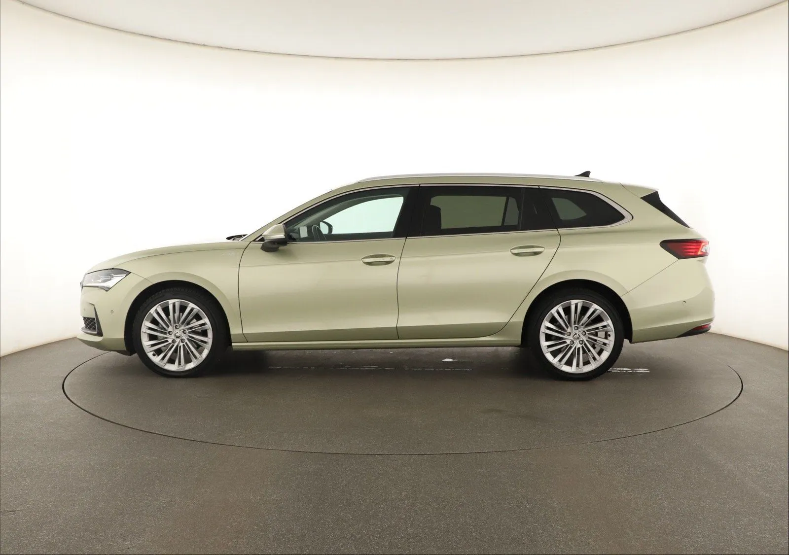 Škoda Superb - fotografie 4