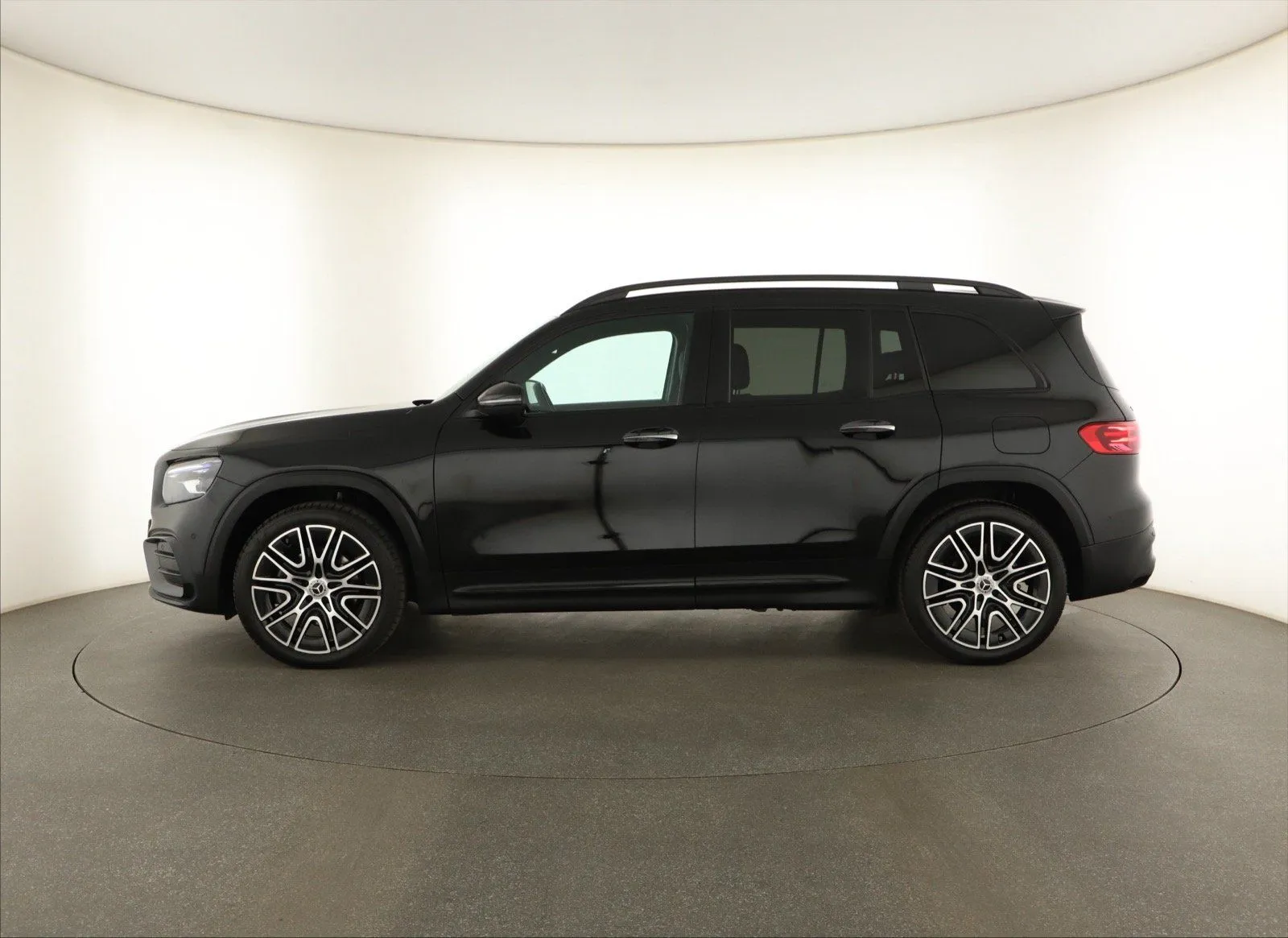 Mercedes-Benz GLB - fotografie 4