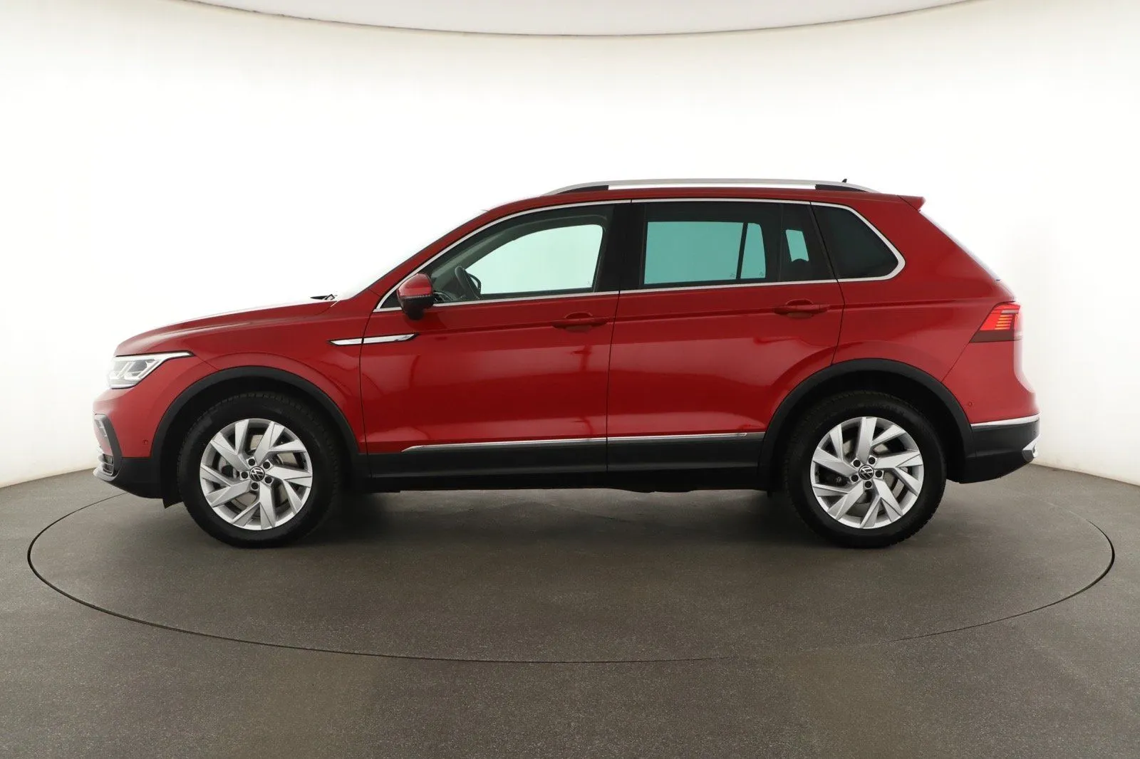Volkswagen Tiguan - fotografie 4