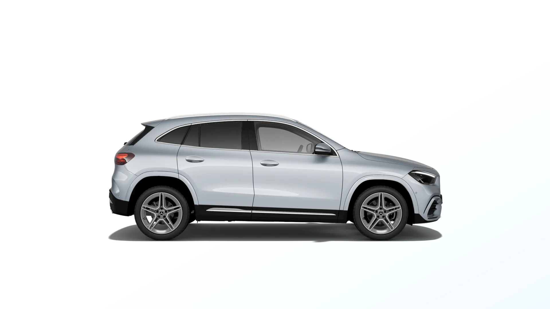 GLA (H247-fl), Linie AMG, Metalická stříbrná high-tech, side