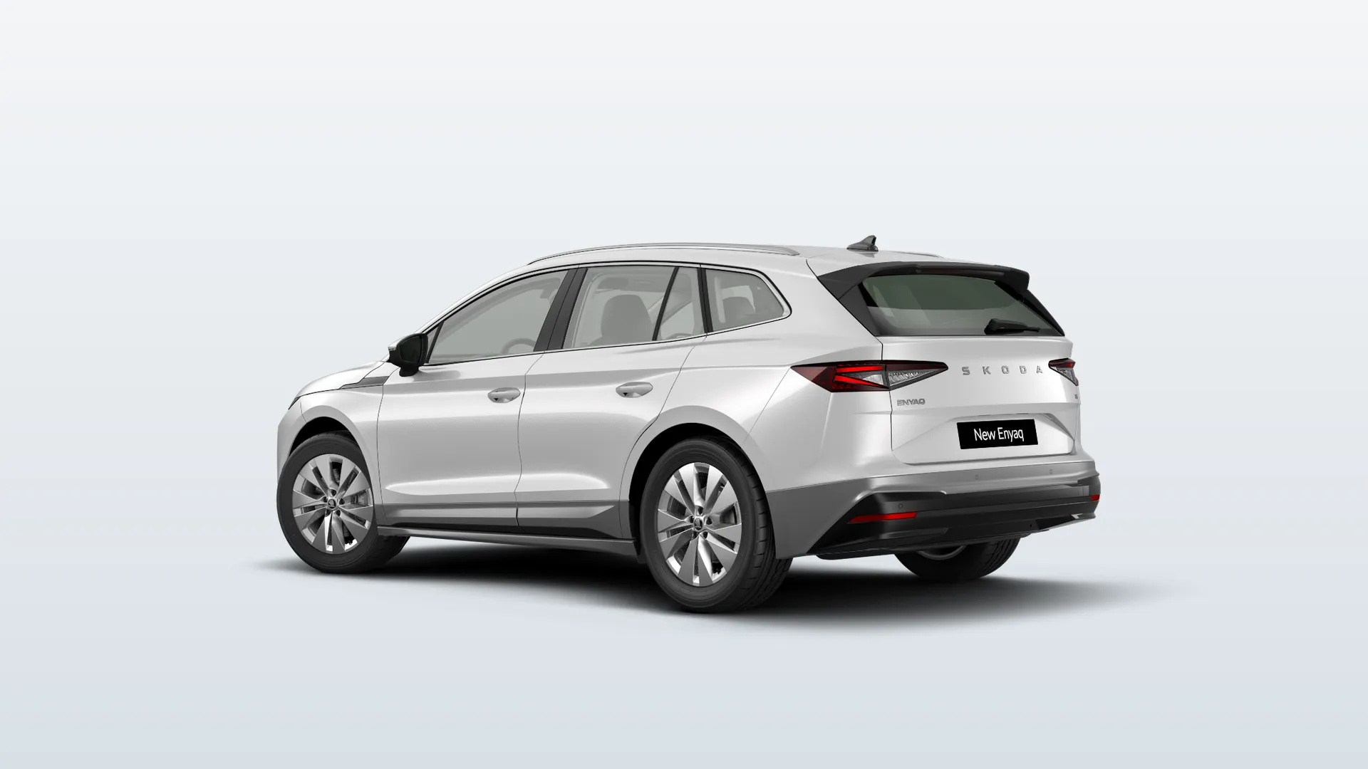 Škoda Enyaq iV (facelift 2025) Selection v barvě Bílá Moon metalíza – pohled zezadu