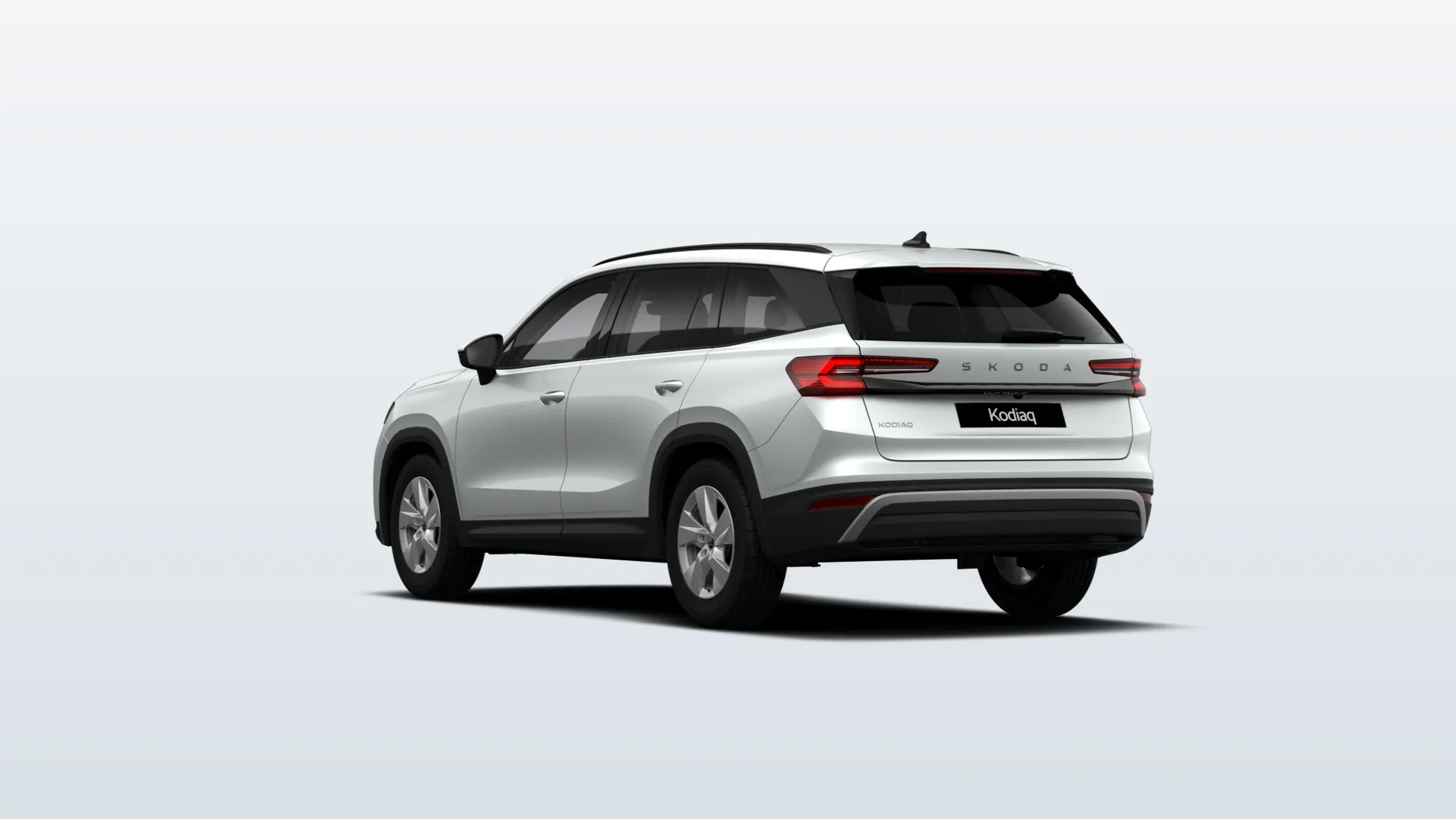 Škoda Kodiaq II Selection v barvě Bílá Moon metalíza – pohled zezadu