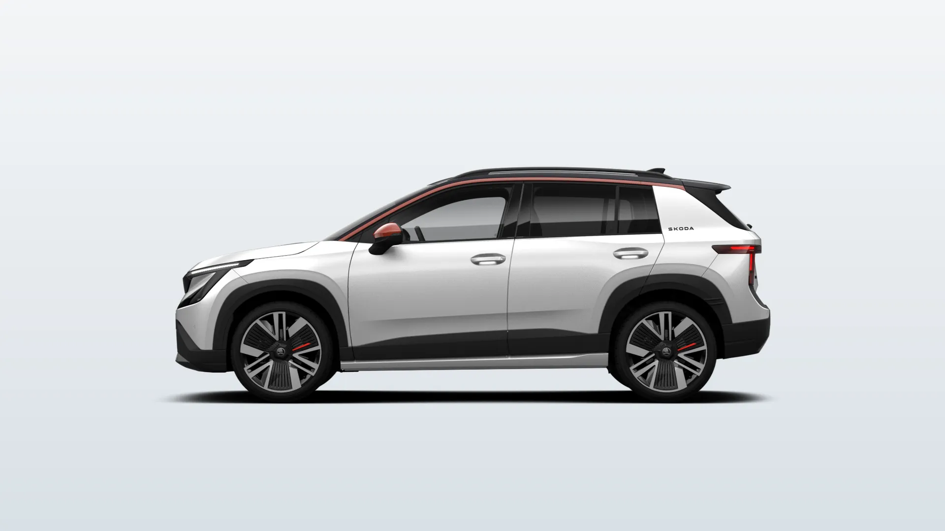 Škoda Epiq First Edition v barvě Bílá Platinum metalíza Černá Mystery s perleťovým efektem – pohled z boku