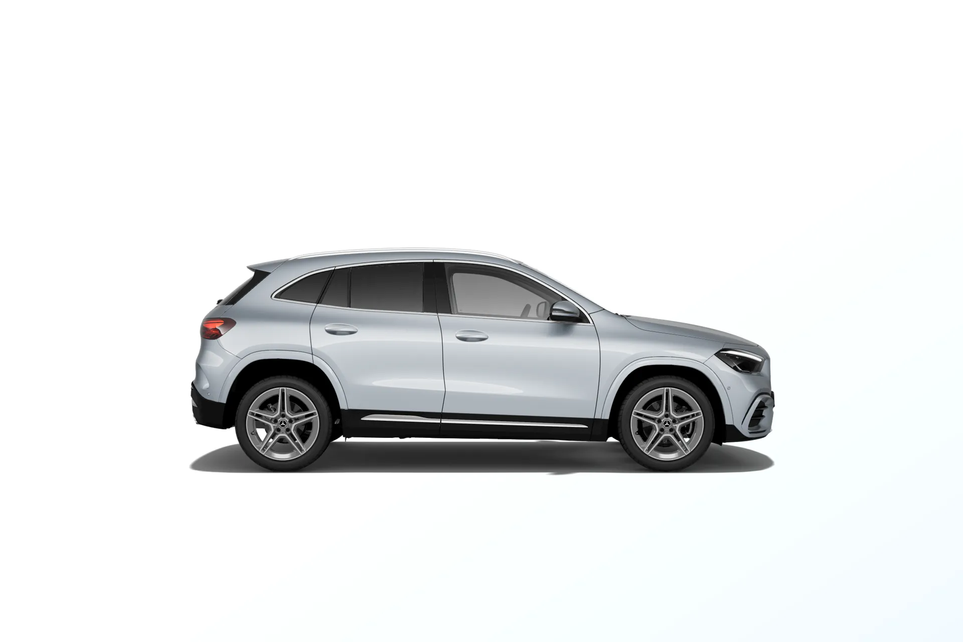 GLA (H247-fl), Linie AMG, Metalická stříbrná high-tech, side