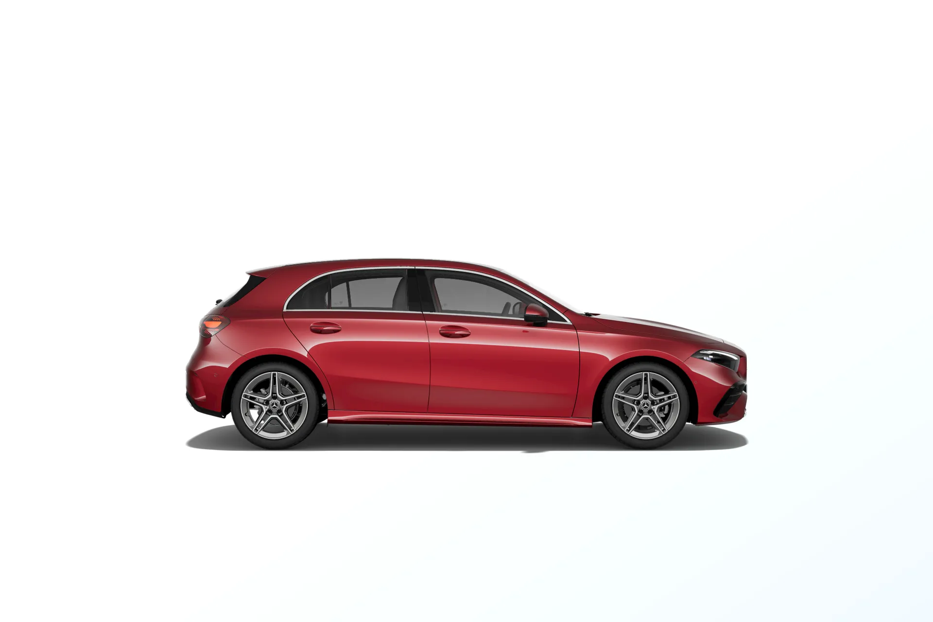 Třída A hatchback (W177-fl), Linie AMG, Metalická červená patagonia MANUFAKTUR, side