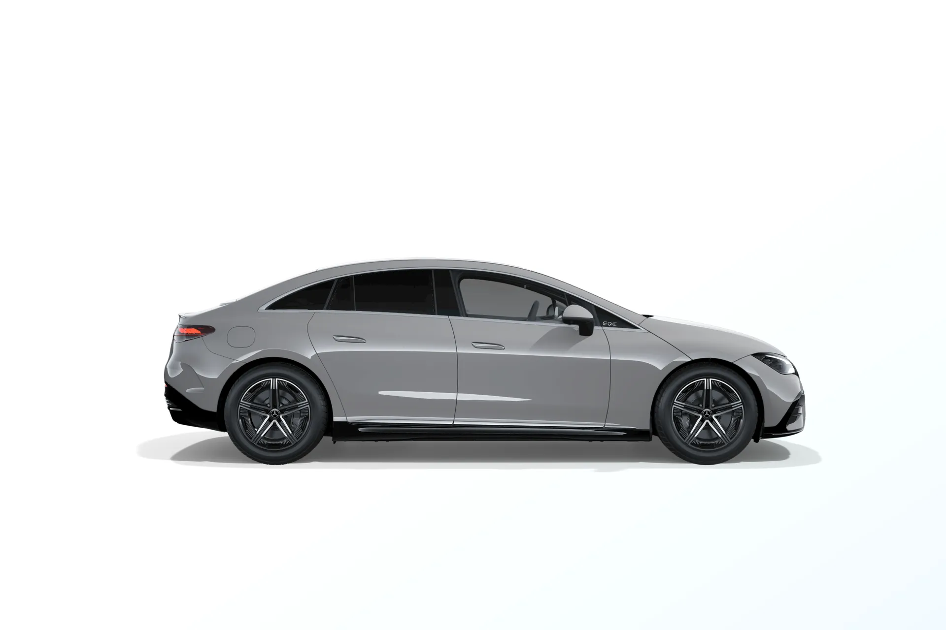 EQE sedan (V295), Sada linie AMG exteriér + linie AMG interiér, Nemetalická - šedá alpine MANUFAKTUR, side